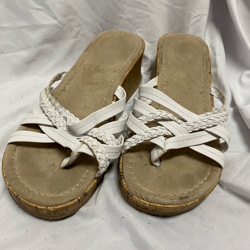 8M white Sandles